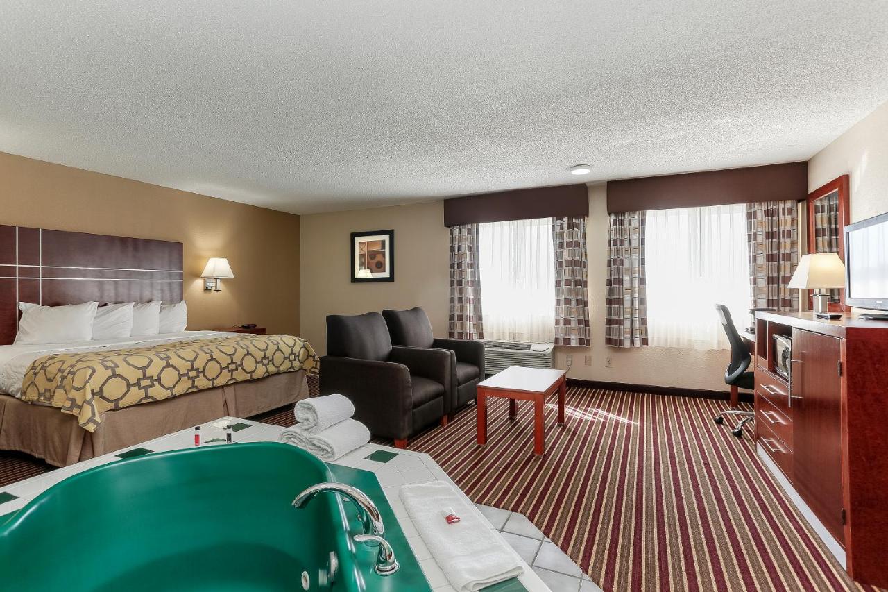 King Studio Suite - Non-Smoking at Baymont by Wyndham Bowling Green
