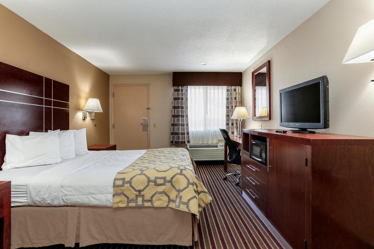 Queen Room - Disability Access/Non-Smoking at Baymont by Wyndham Bowling Green