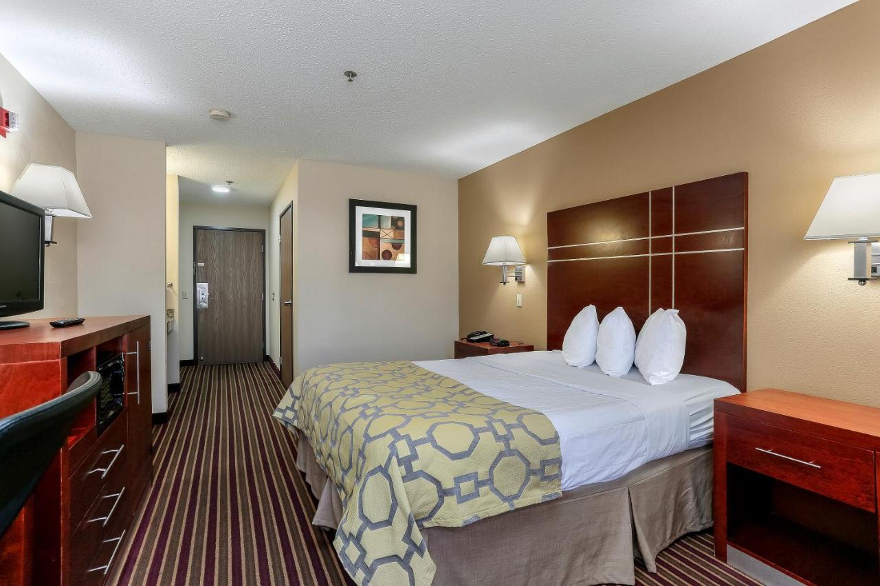 Queen Room - Disability Access/Non-Smoking at Baymont by Wyndham Bowling Green