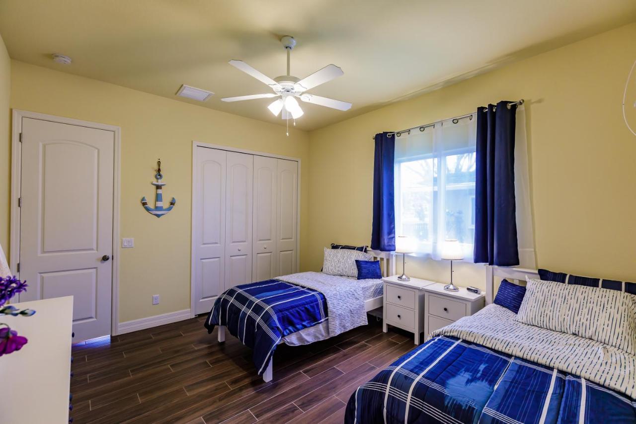 | Scenic water view, 2 master suites with direct pool access - Villa Casa Amarilla