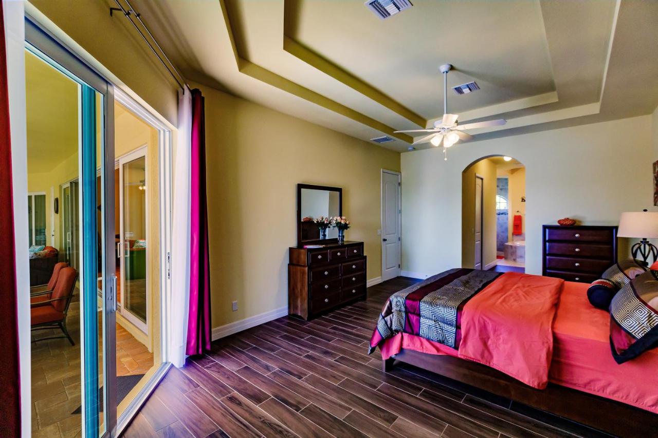 | Scenic water view, 2 master suites with direct pool access - Villa Casa Amarilla