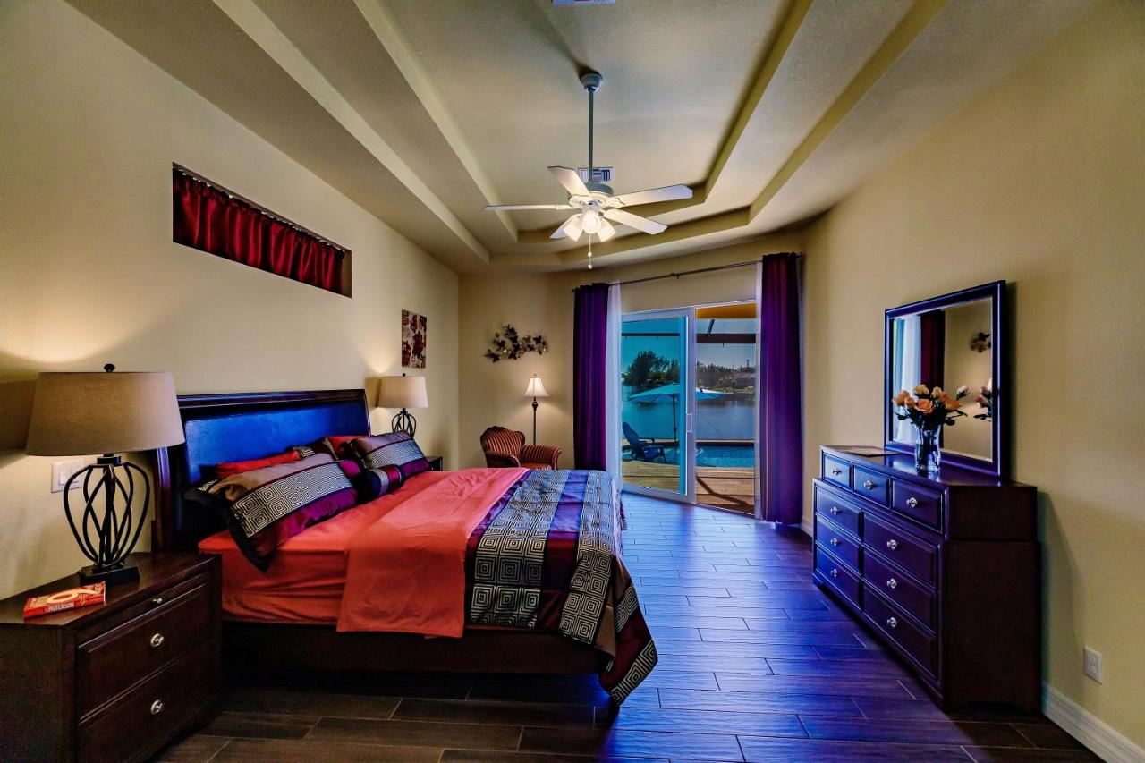 | Scenic water view, 2 master suites with direct pool access - Villa Casa Amarilla