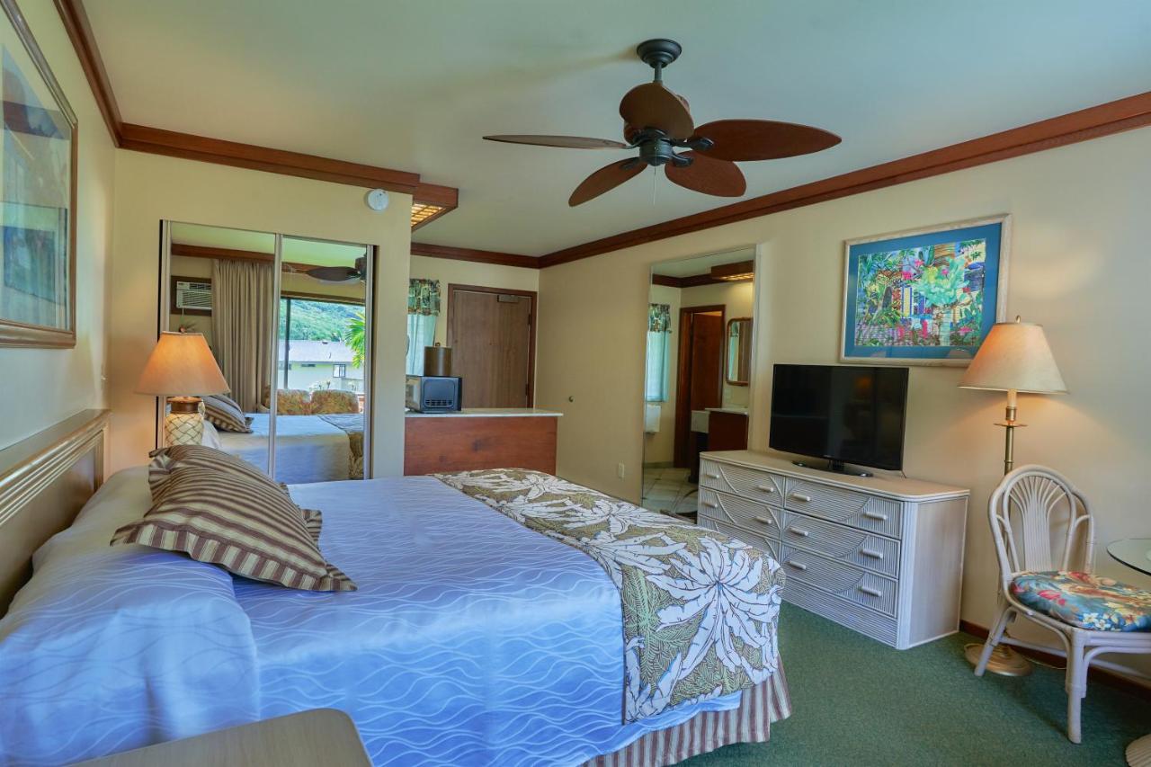 Deluxe King Room at Kauai Inn