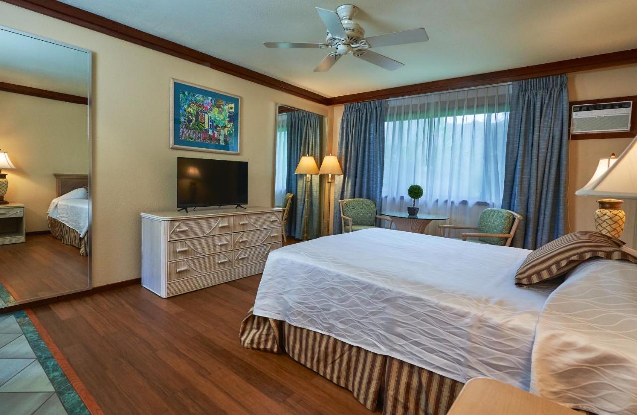 Large Queen Room at Kauai Inn