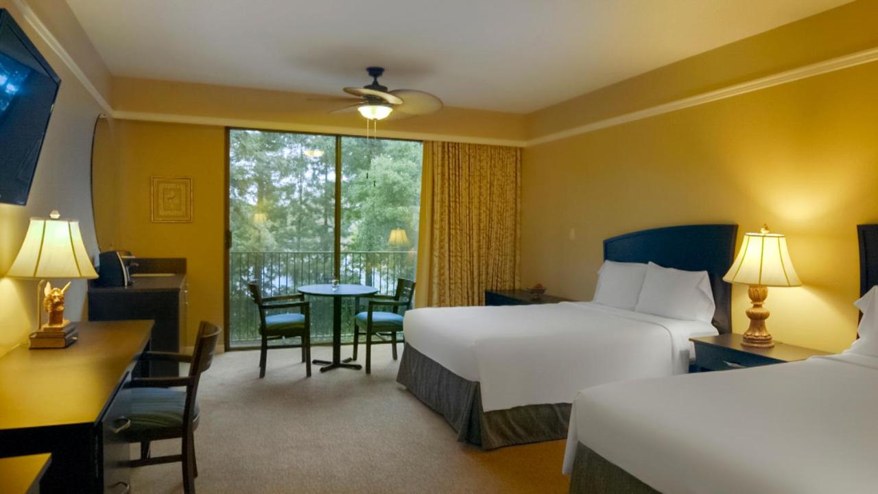 Deluxe Queen Room with Two Queen Beds at Dinah's Garden Hotel