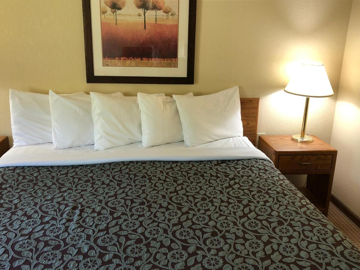 Queen Room - Disability Access/Non-Smoking at Days Inn by Wyndham Iron Mountain