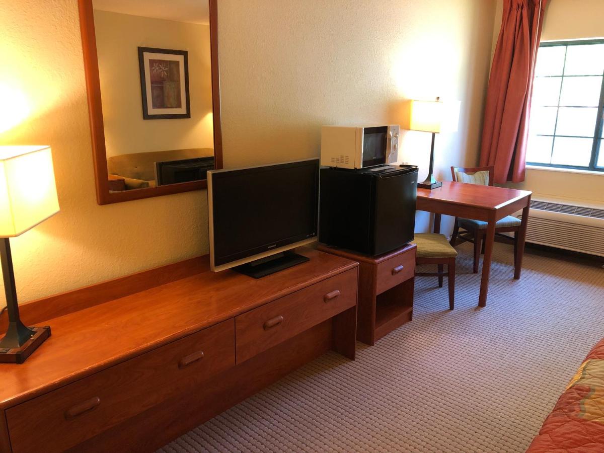 King Room - Non-Smoking at Days Inn by Wyndham Iron Mountain