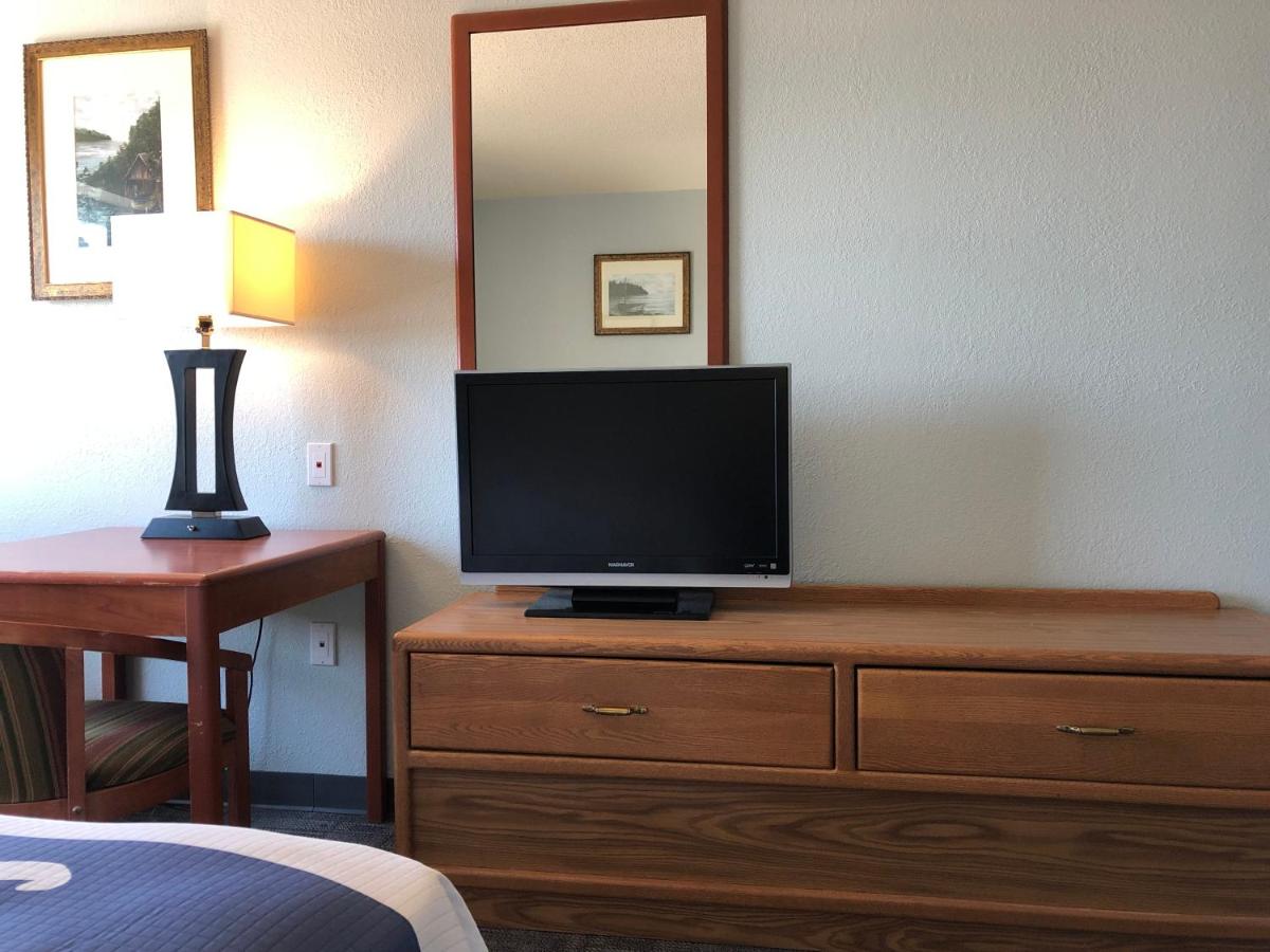 Queen Room with Two Queen Beds - Non-Smoking at Days Inn by Wyndham Iron Mountain