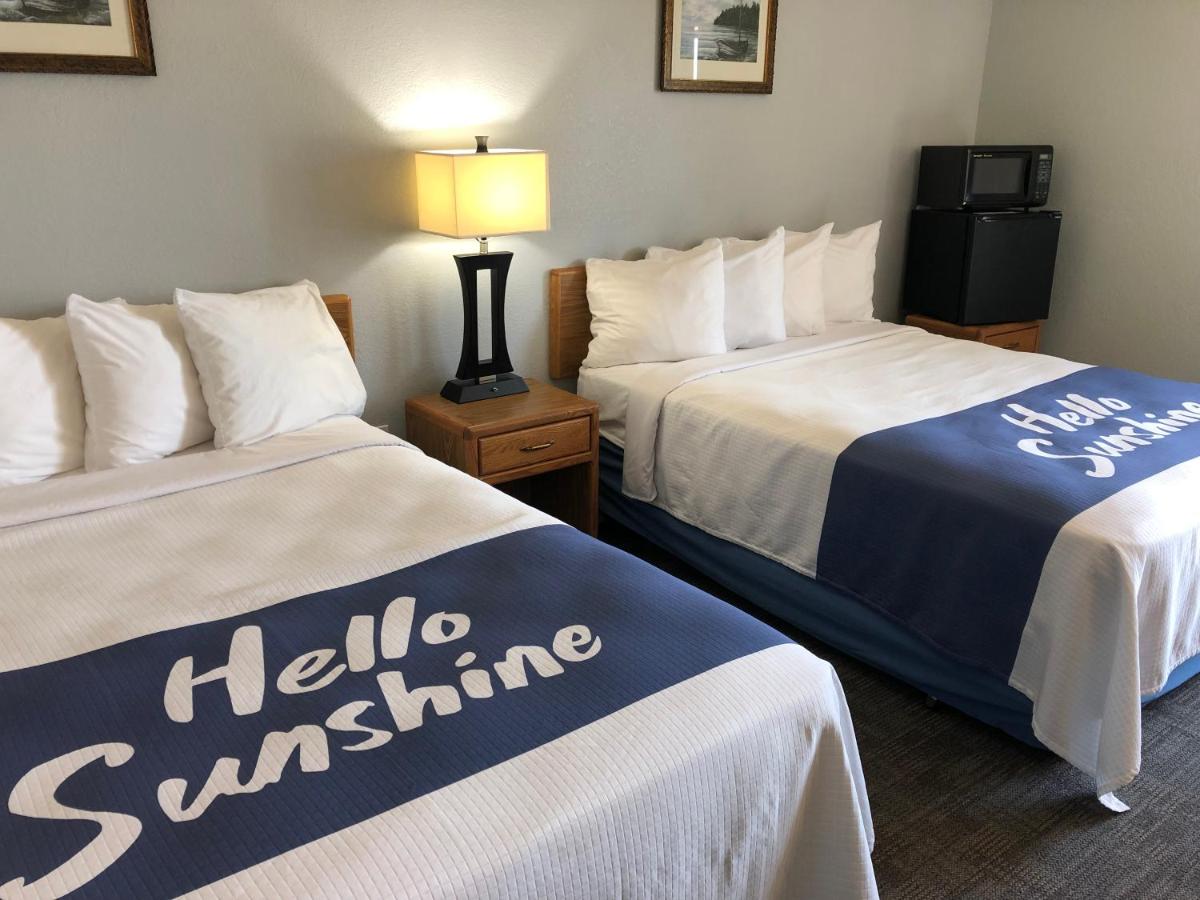 Queen Room with Two Queen Beds - Non-Smoking at Days Inn by Wyndham Iron Mountain