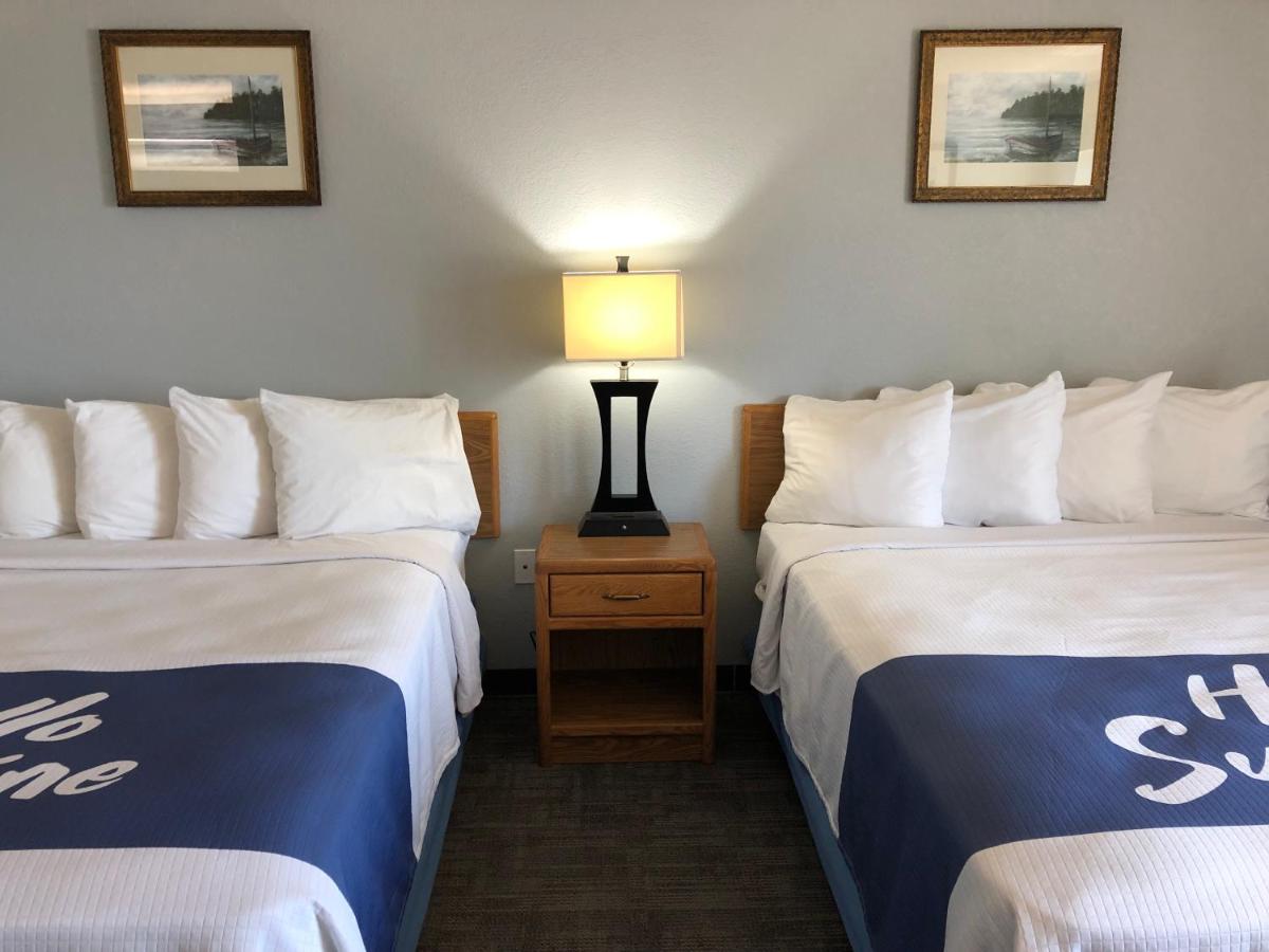 Queen Room with Two Queen Beds - Non-Smoking at Days Inn by Wyndham Iron Mountain
