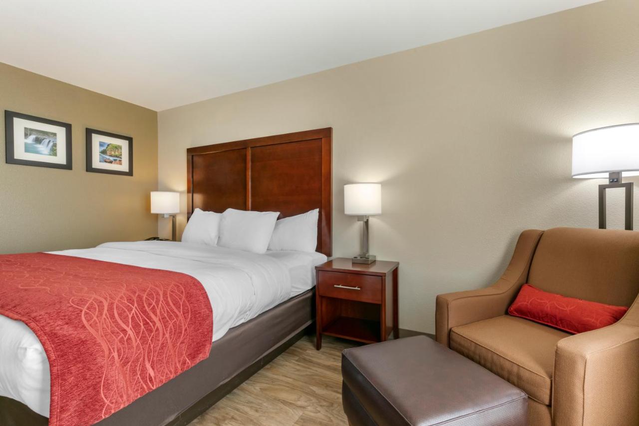 King Room - Non-Smoking at Comfort Inn & Suites Van Buren - Fort Smith