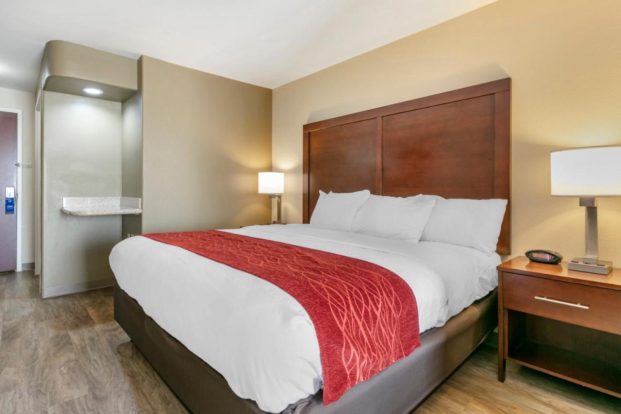 King Suite - Non-Smoking at Comfort Inn & Suites Van Buren - Fort Smith