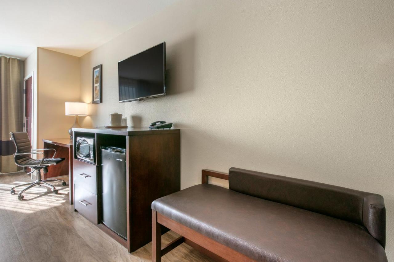 King Suite - Non-Smoking at Comfort Inn & Suites Van Buren - Fort Smith