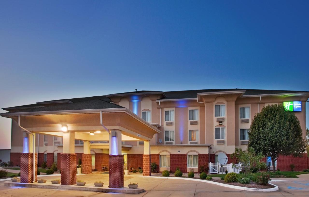  | Holiday Inn Express Boonville