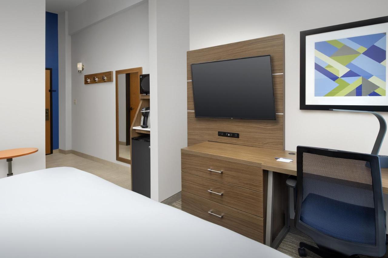 | Holiday Inn Express San Antonio North Riverwalk Area, an IHG Hotel