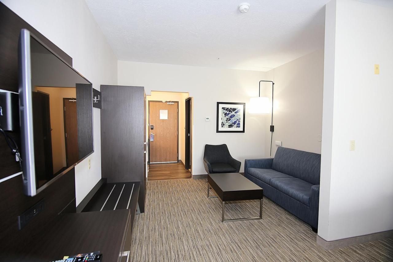 King Parlor Suite - Non- Smoking at Holiday Inn Express & Suites Ashland by IHG