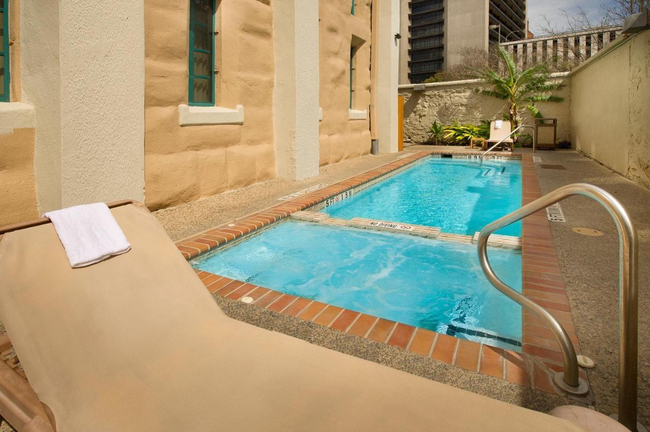 | Holiday Inn Express San Antonio North Riverwalk Area, an IHG Hotel