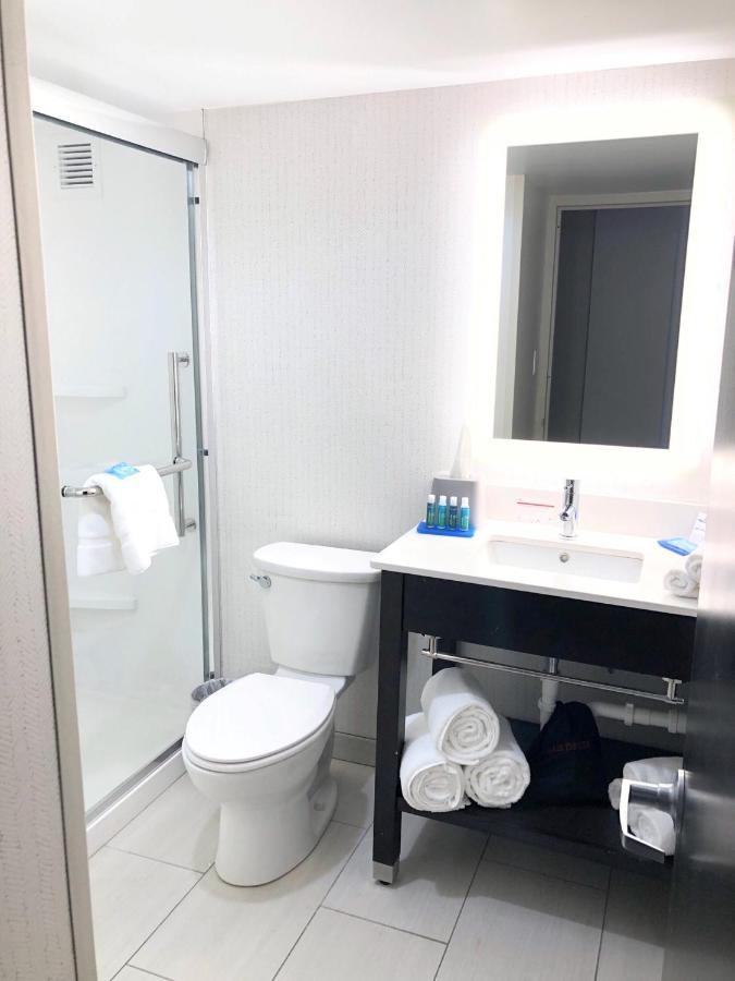 | Holiday Inn Express Richmond - Midtown, an IHG Hotel
