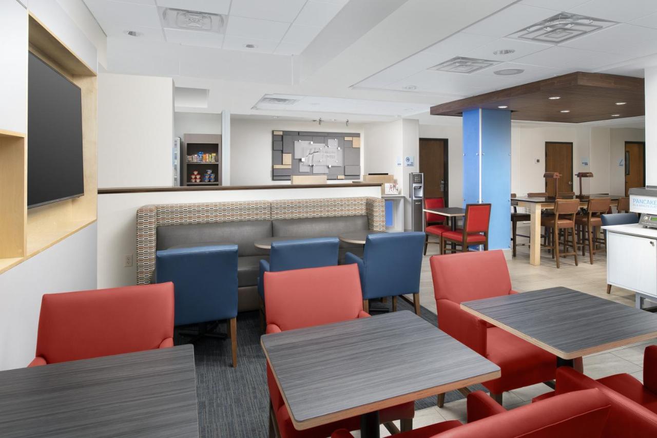 | Holiday Inn Express San Antonio North Riverwalk Area, an IHG Hotel