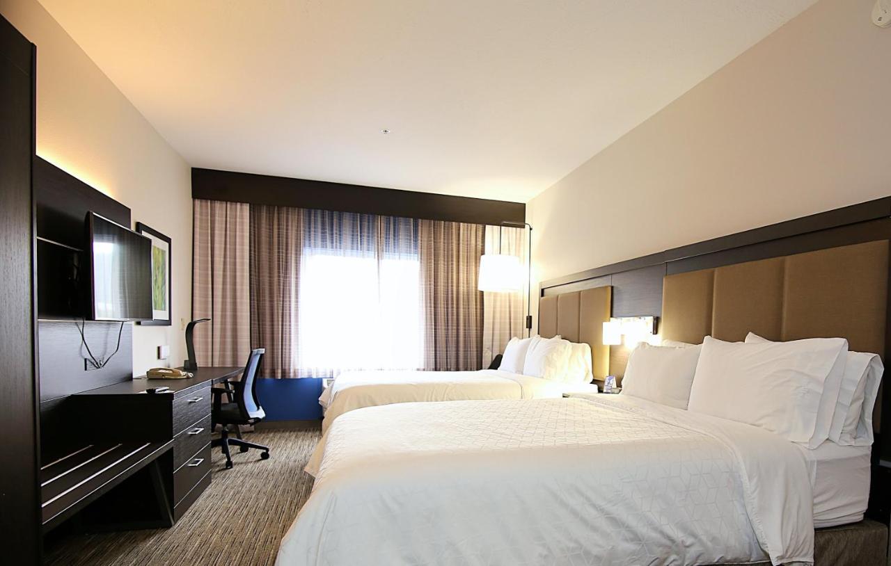 Queen Room with Two Queen Beds - Non-Smoking at Holiday Inn Express & Suites Ashland by IHG