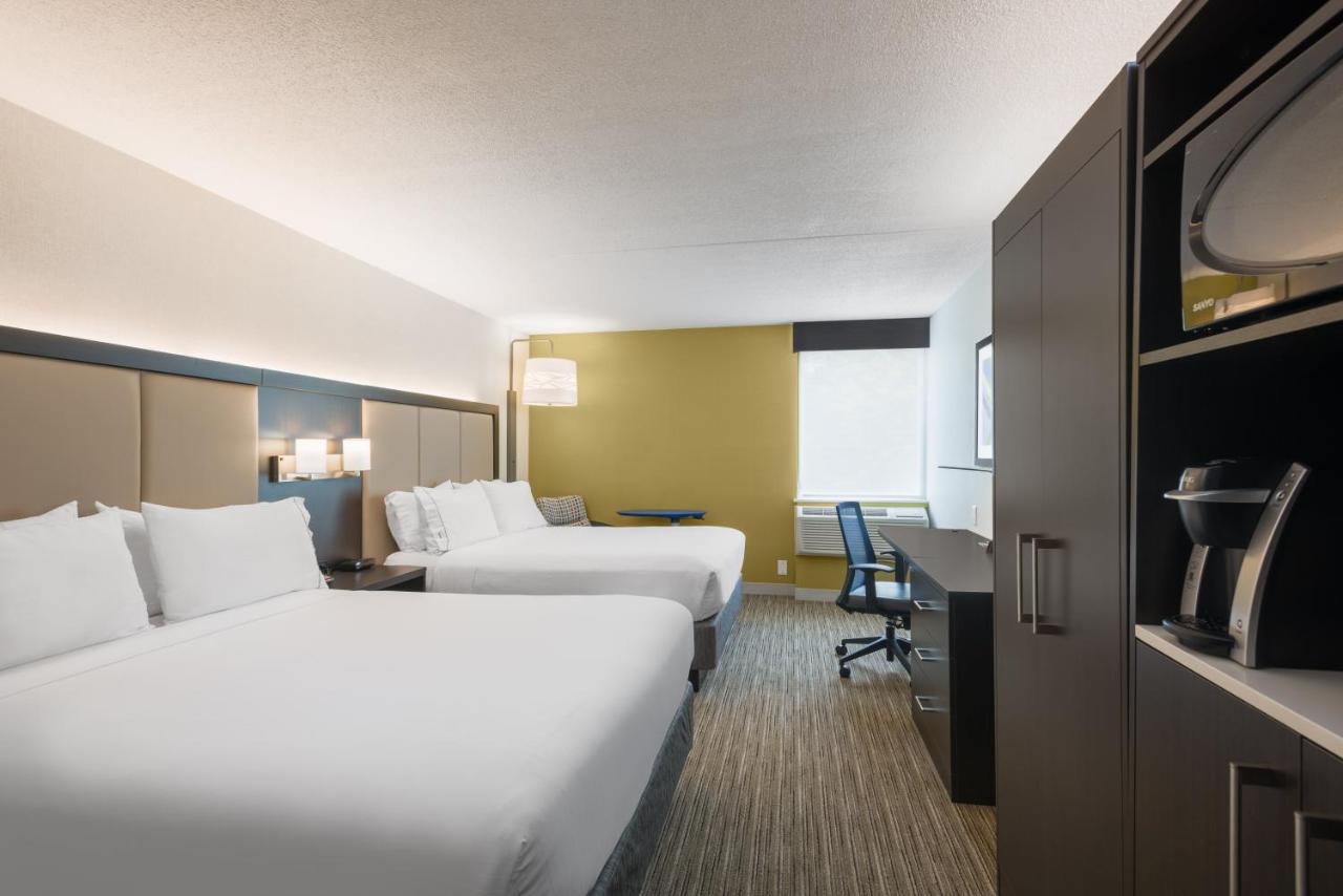 Queen Room with Two Queen Beds at Holiday Inn Express Ramsey-Mahwah by IHG