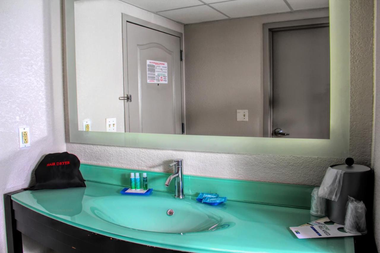 Queen Suite at Holiday Inn Express Rochester - Greece by IHG