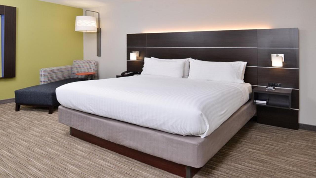 | Holiday Inn Express & Suites - Parkersburg East, an IHG Hotel