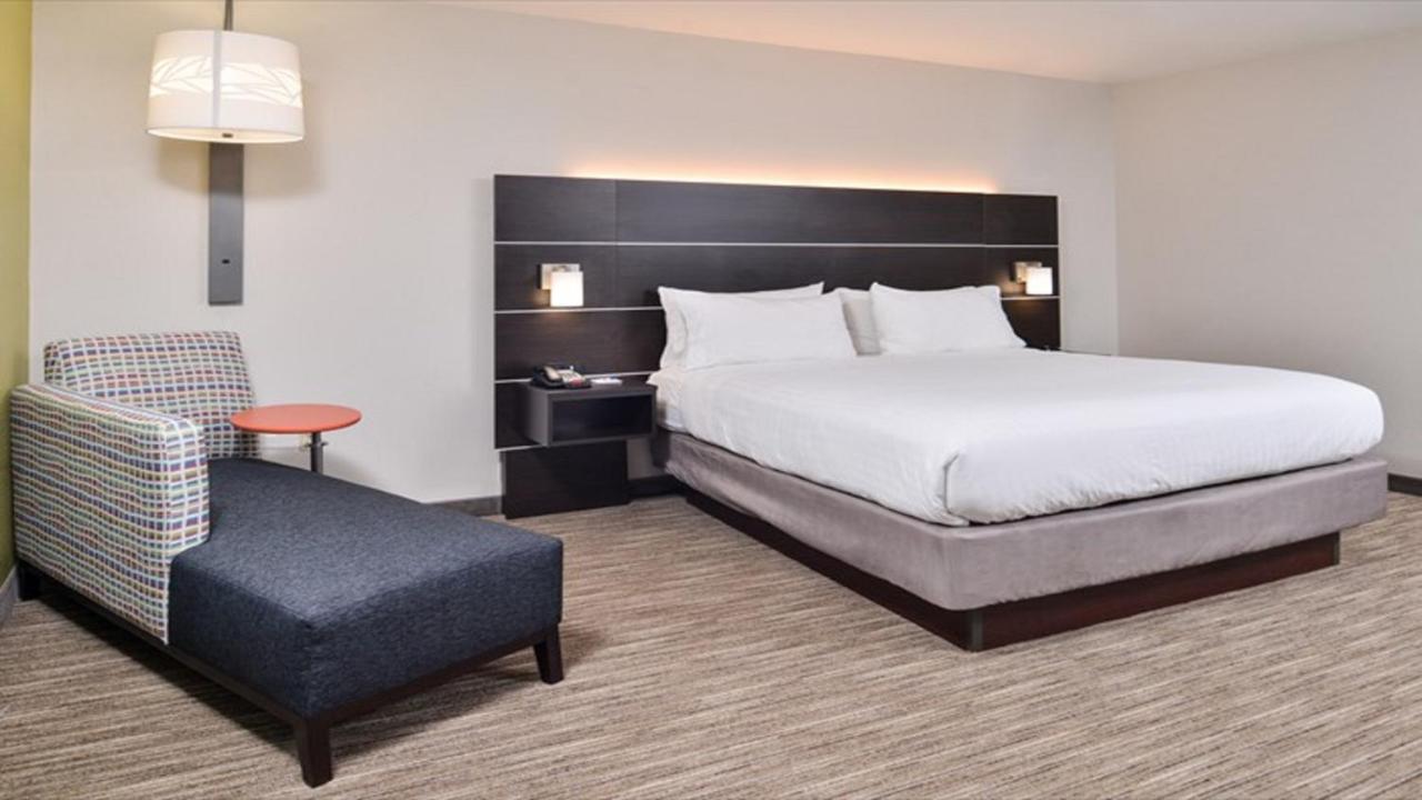 | Holiday Inn Express & Suites - Parkersburg East, an IHG Hotel