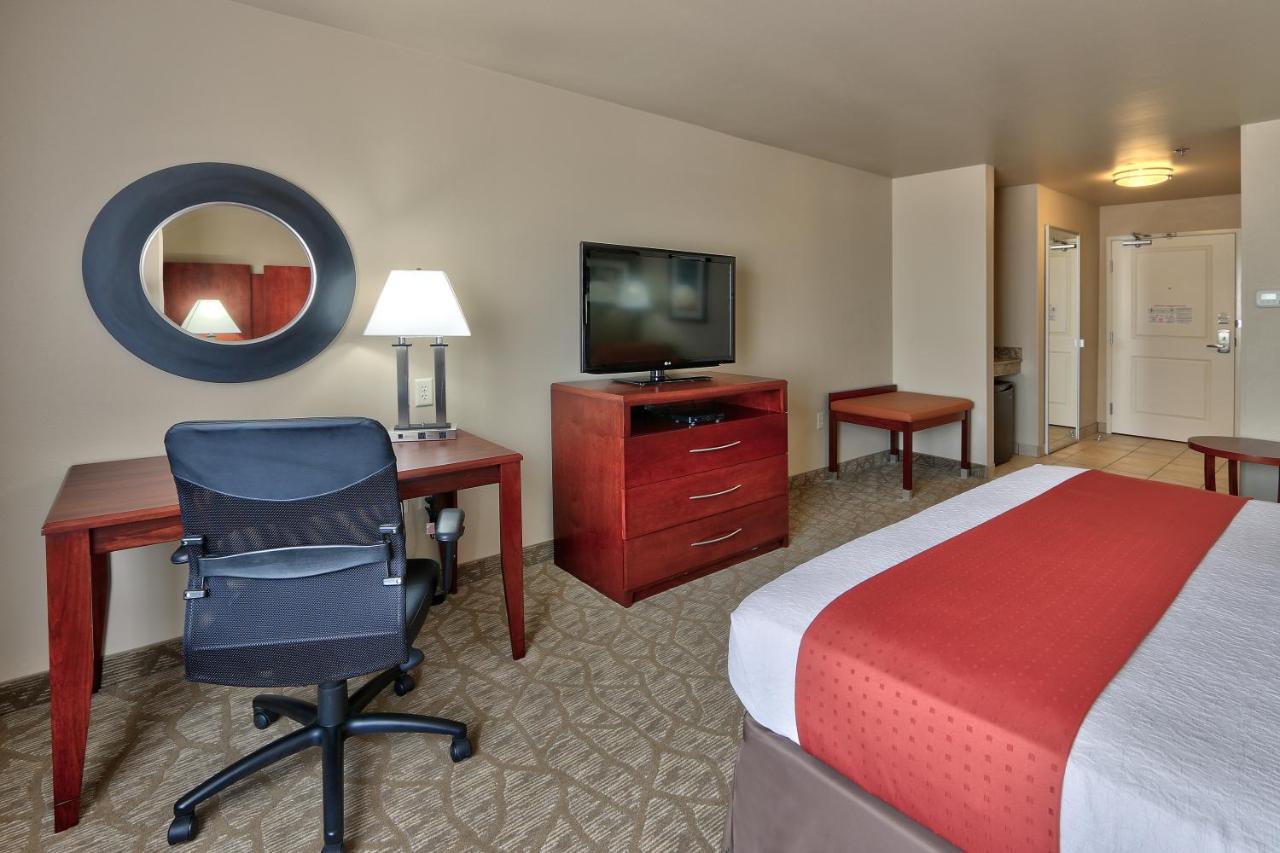 Executive King Room at Holiday Inn Roswell by IHG