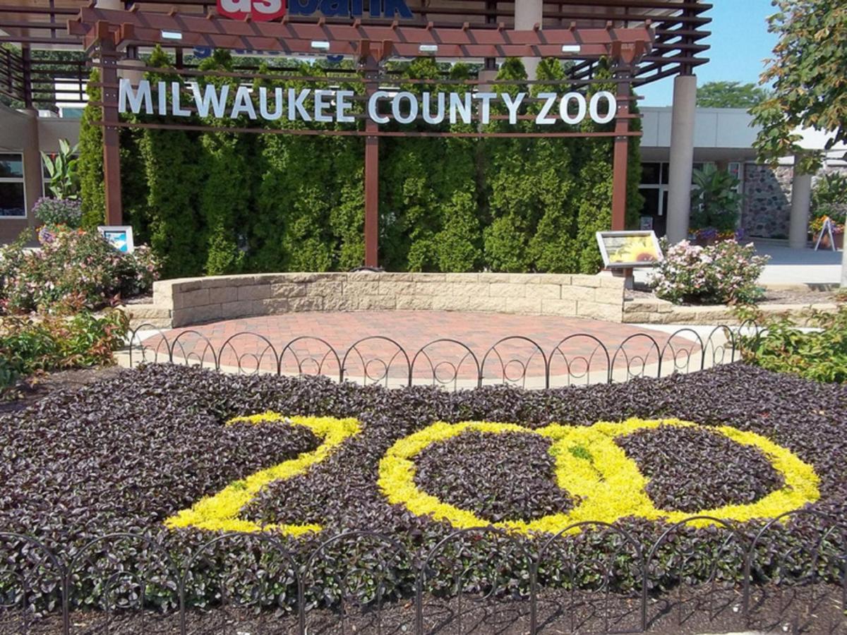 | Holiday Inn Hotel Pewaukee-Milwaukee West, an IHG Hotel