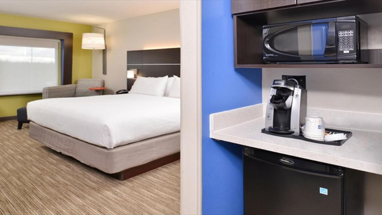 | Holiday Inn Express & Suites - Parkersburg East, an IHG Hotel