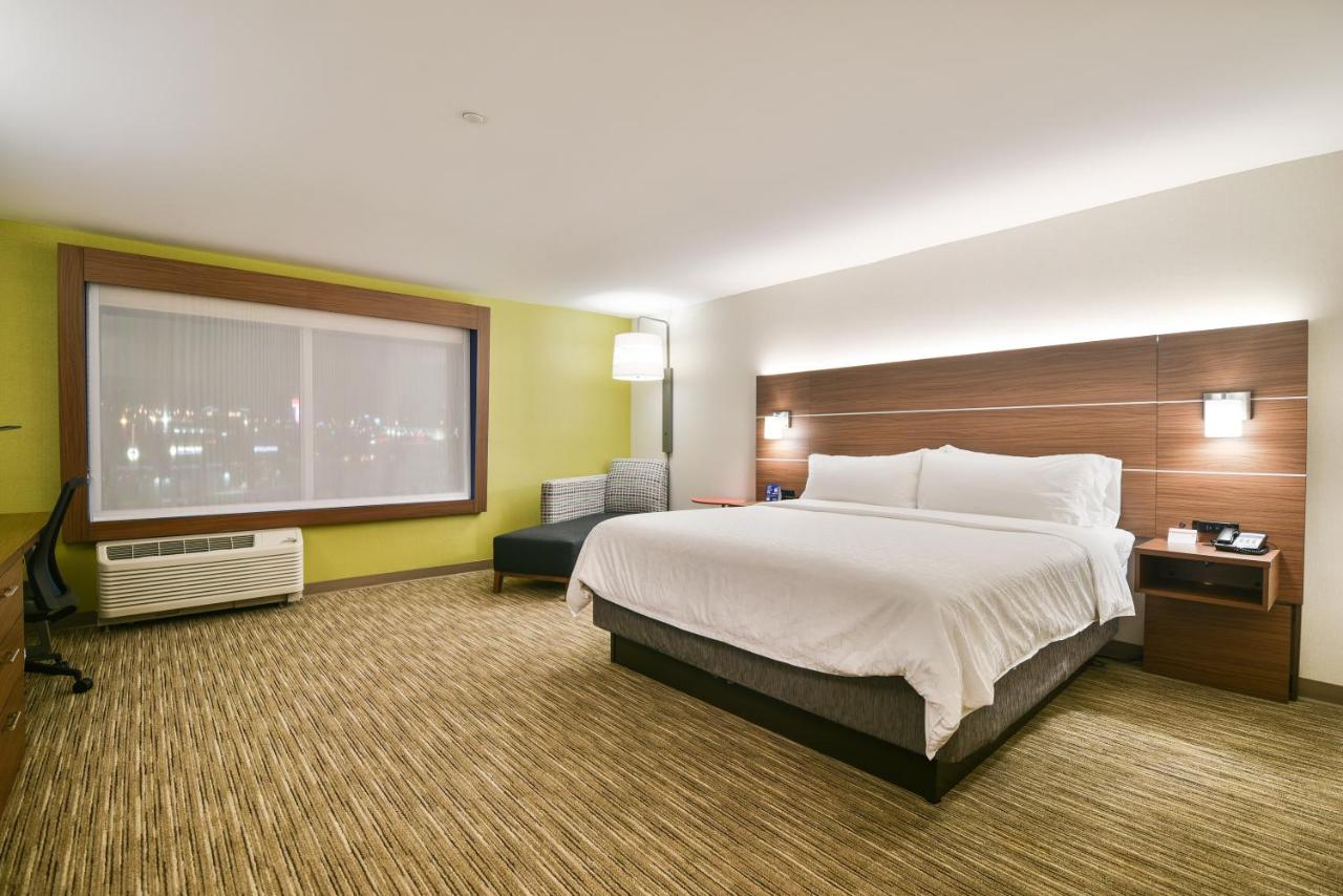 Deluxe King Room - Mobility Access Roll in Shower/Non-Smoking at Holiday Inn Express and Suites-Lehi - Thanksgiving Point by IHG