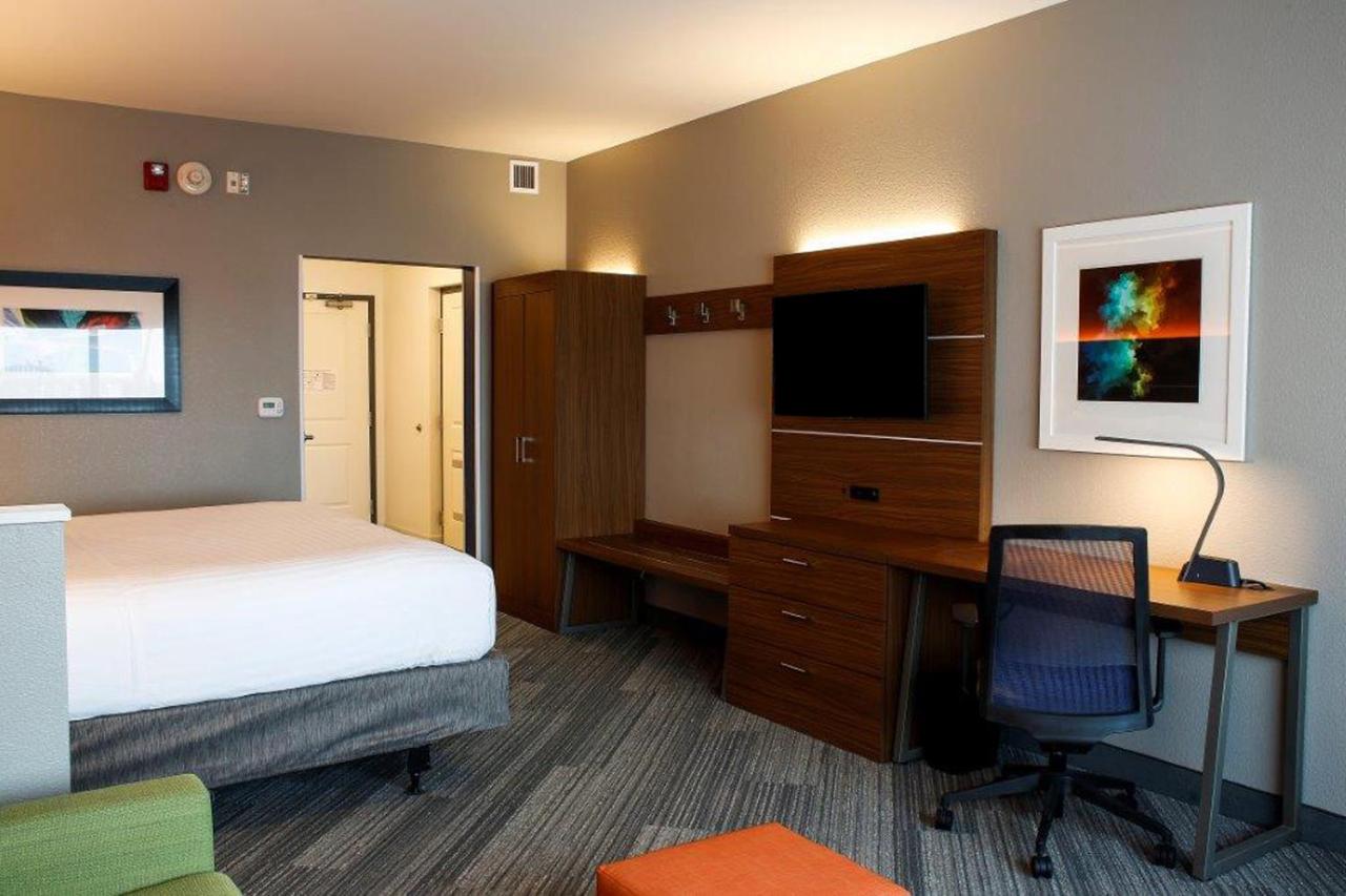 King Room at Holiday Inn Express & Suites Louisville Downtown by IHG