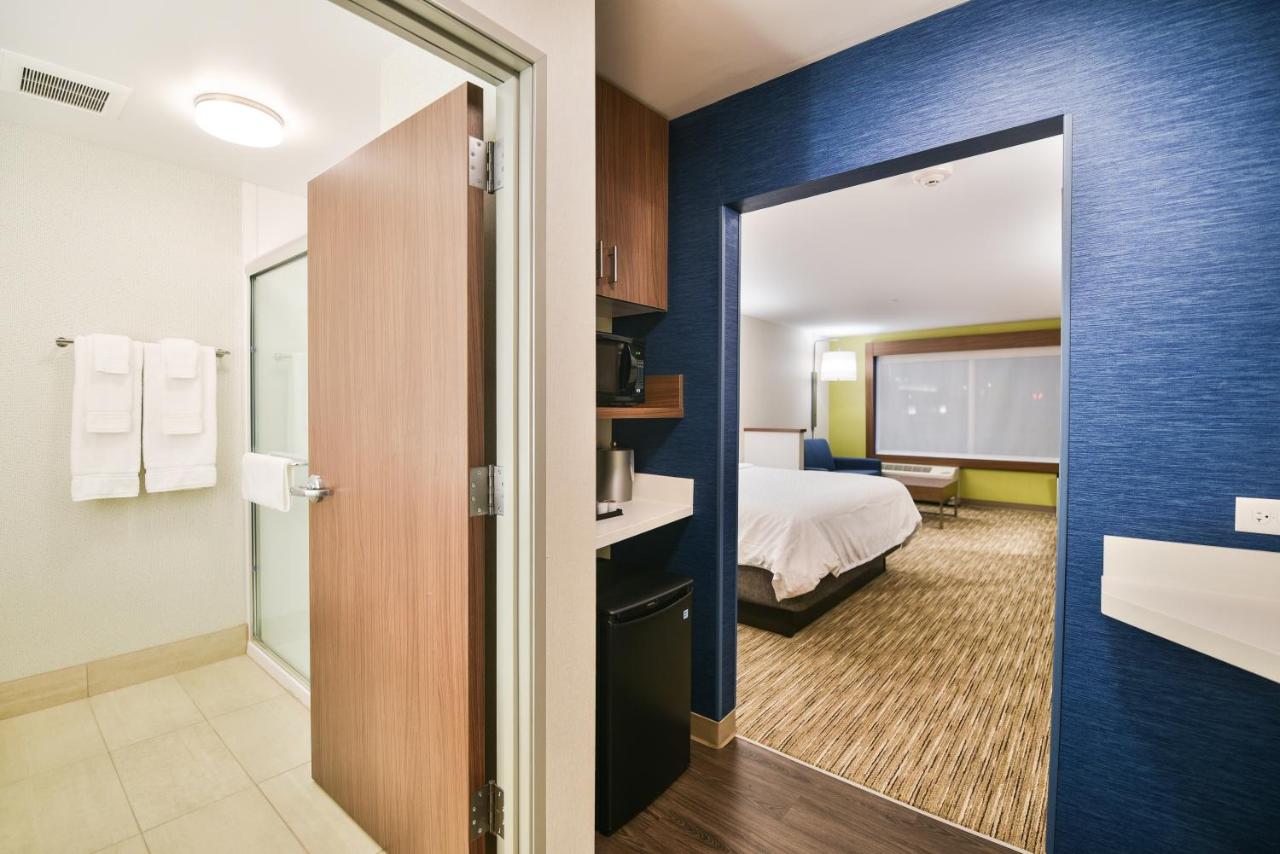 Deluxe King Room - Mobility Access Roll in Shower/Non-Smoking at Holiday Inn Express and Suites-Lehi - Thanksgiving Point by IHG