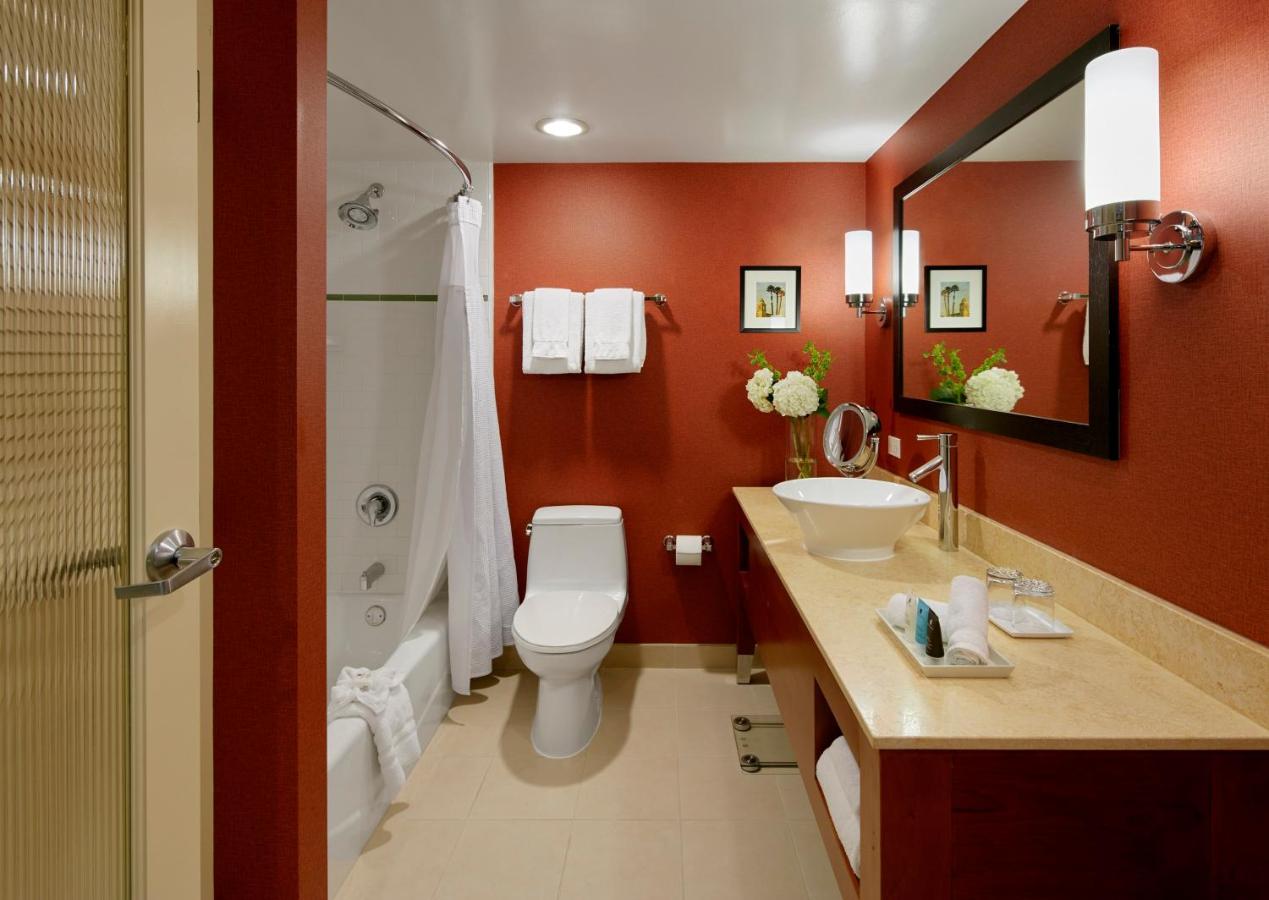 King Room at Crowne Plaza Cabana, Palo Alto, an IHG Hotel