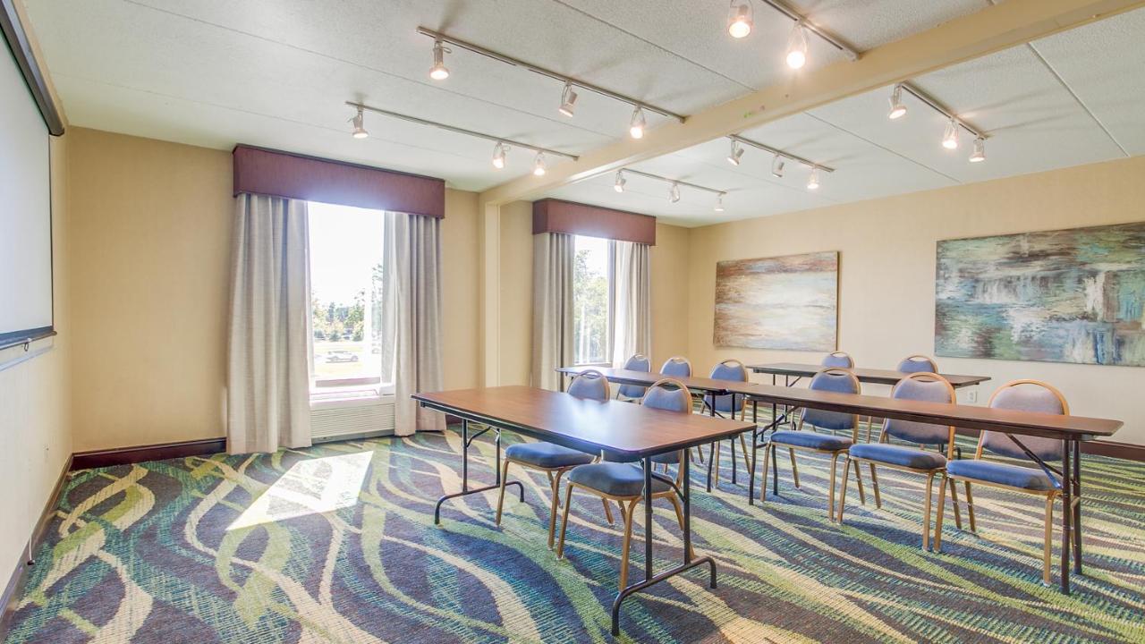 | Holiday Inn Express Hotel & Suites Midlothian Turnpike, an IHG Hotel