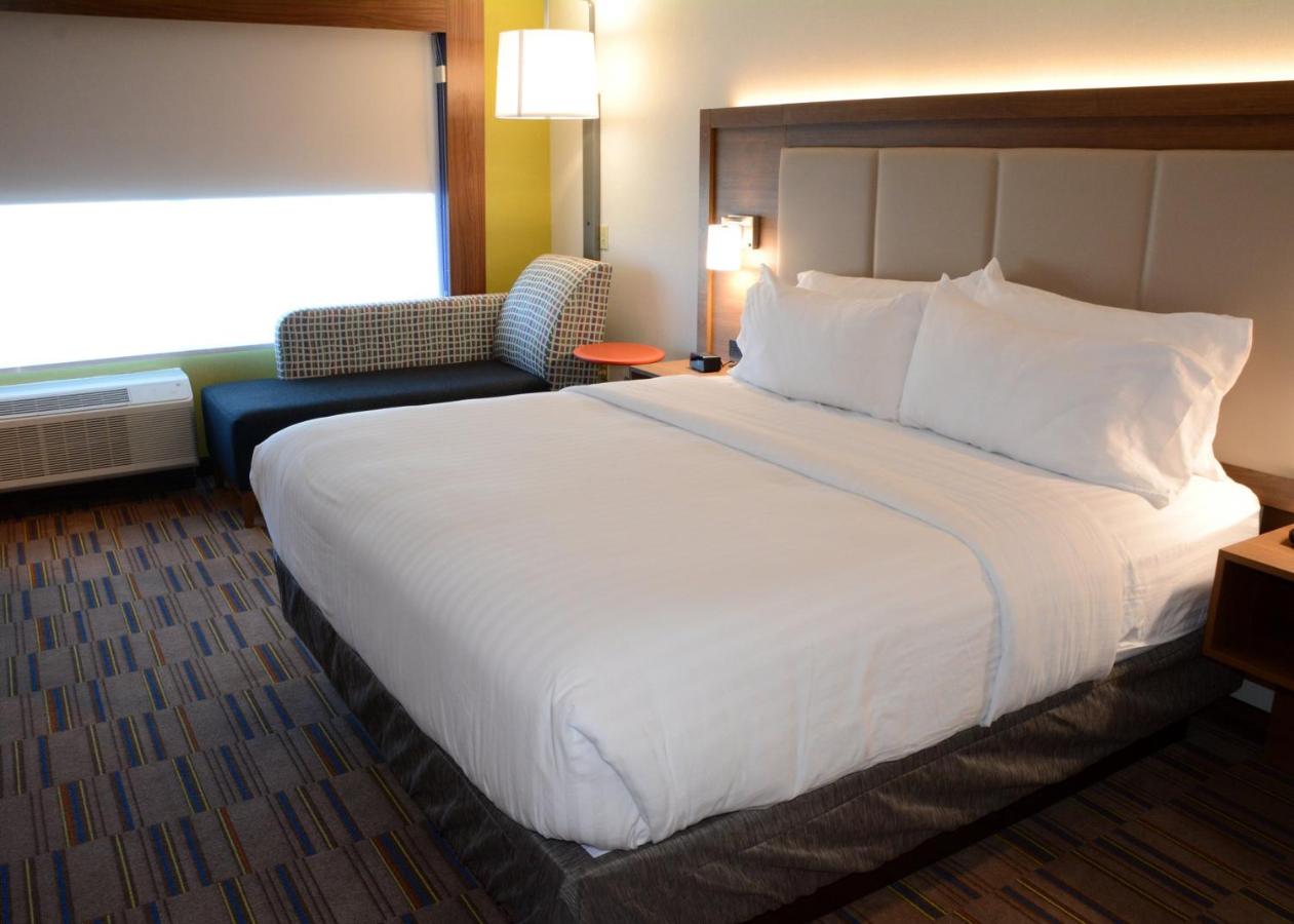  | Holiday Inn Express & Suites Pittsburgh - Monroeville