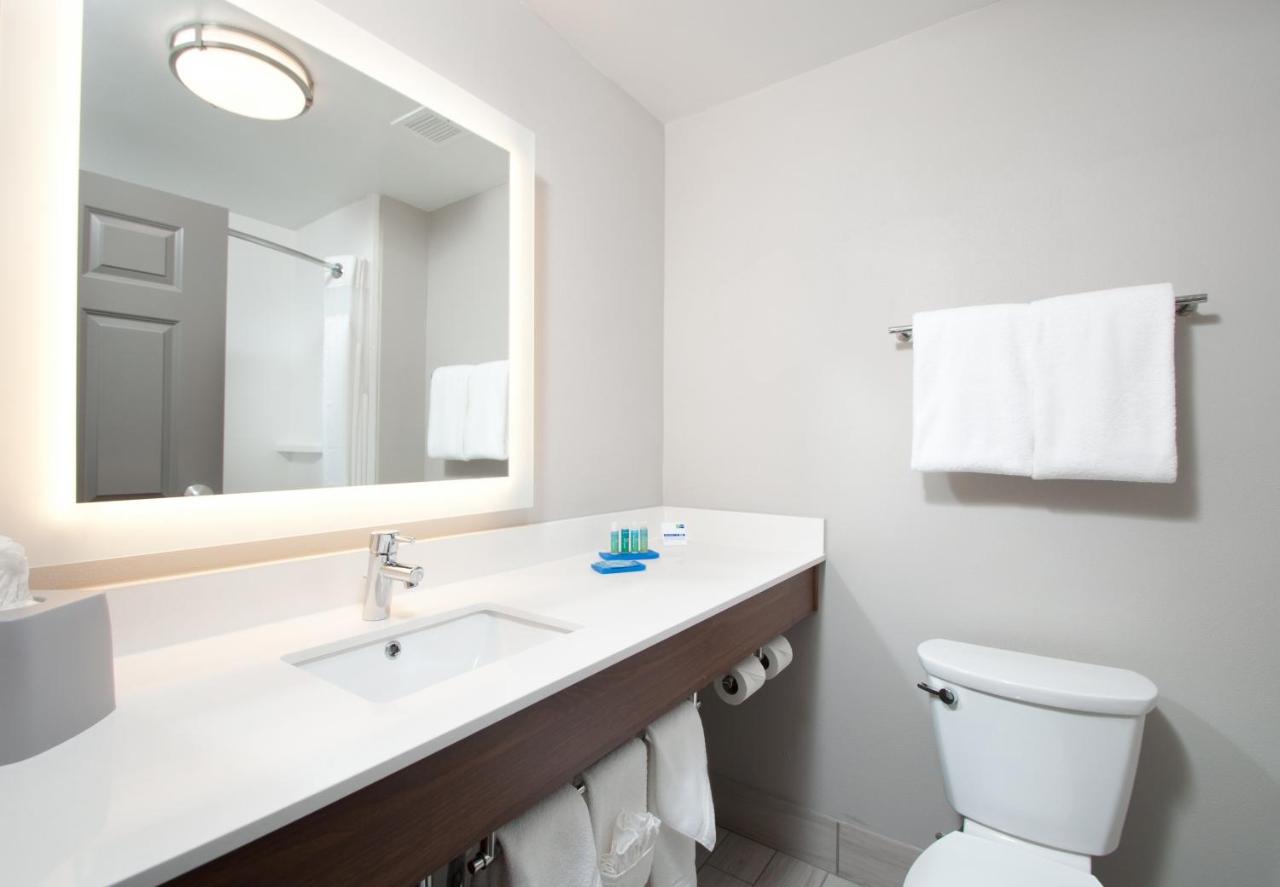 Business Suite - Non/Smoking at Holiday Inn Express Quantico - Stafford by IHG