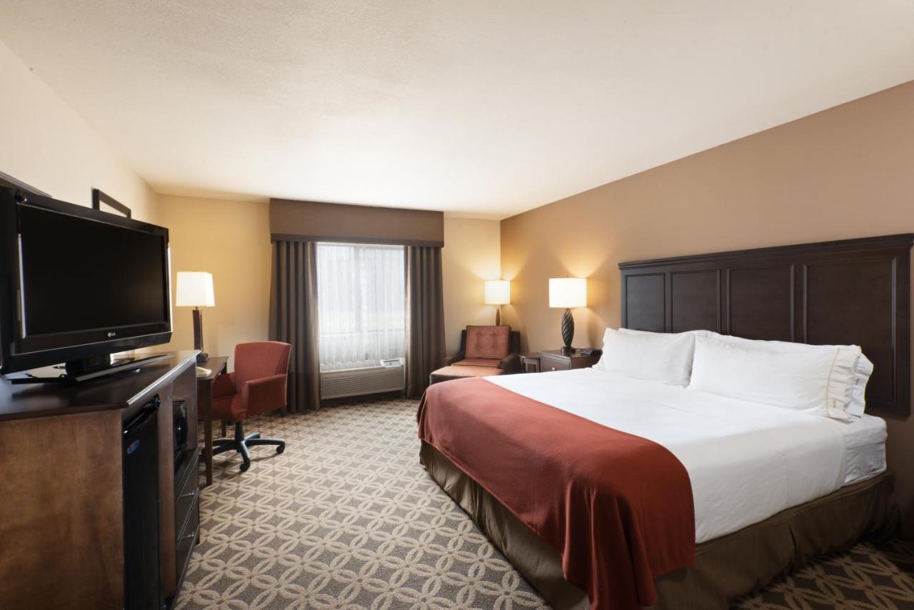 Double Room with Mobility Accessible Tub - Non-Smoking at Holiday Inn Express Show Low by IHG