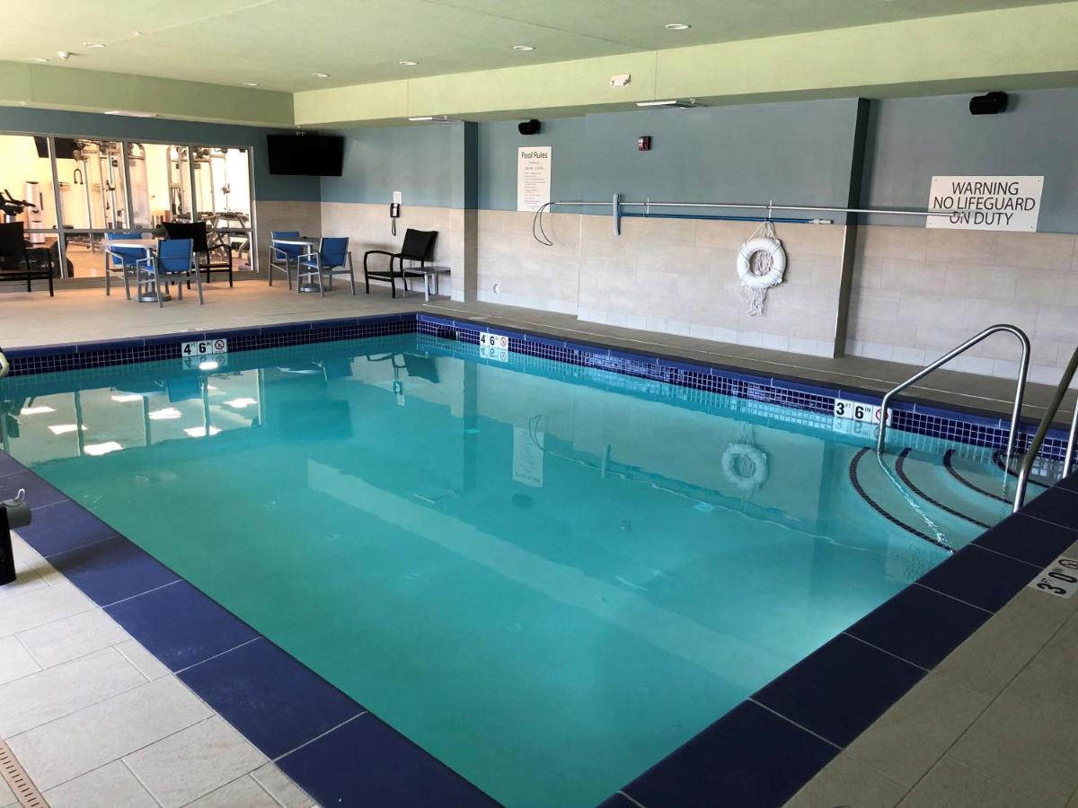  | Holiday Inn Express & Suites Springfield North, an IHG Hotel