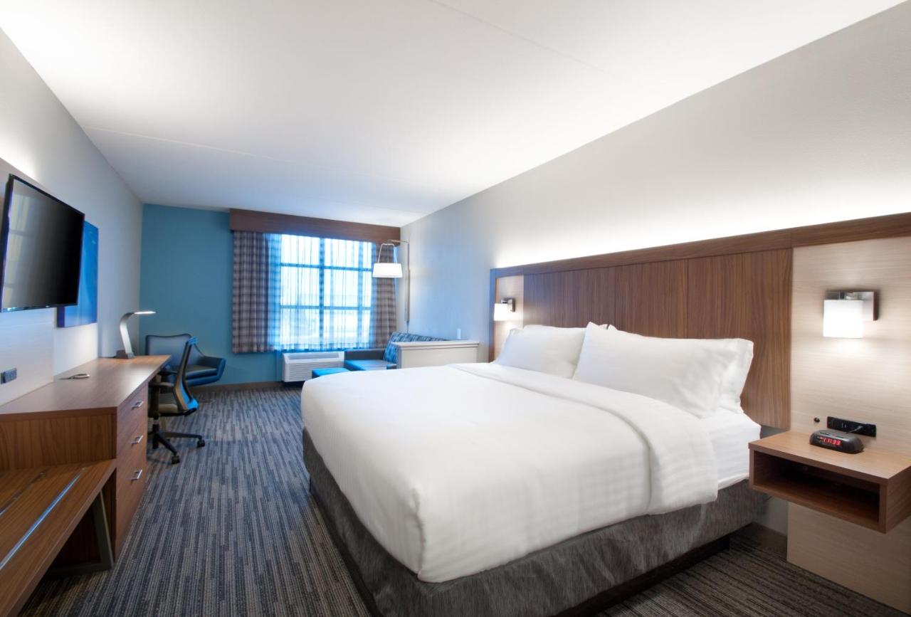 Business Suite - Non/Smoking at Holiday Inn Express Quantico - Stafford by IHG