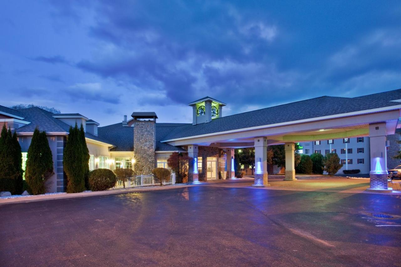 | Holiday Inn Express Lake Front - St Ignace, an IHG Hotel