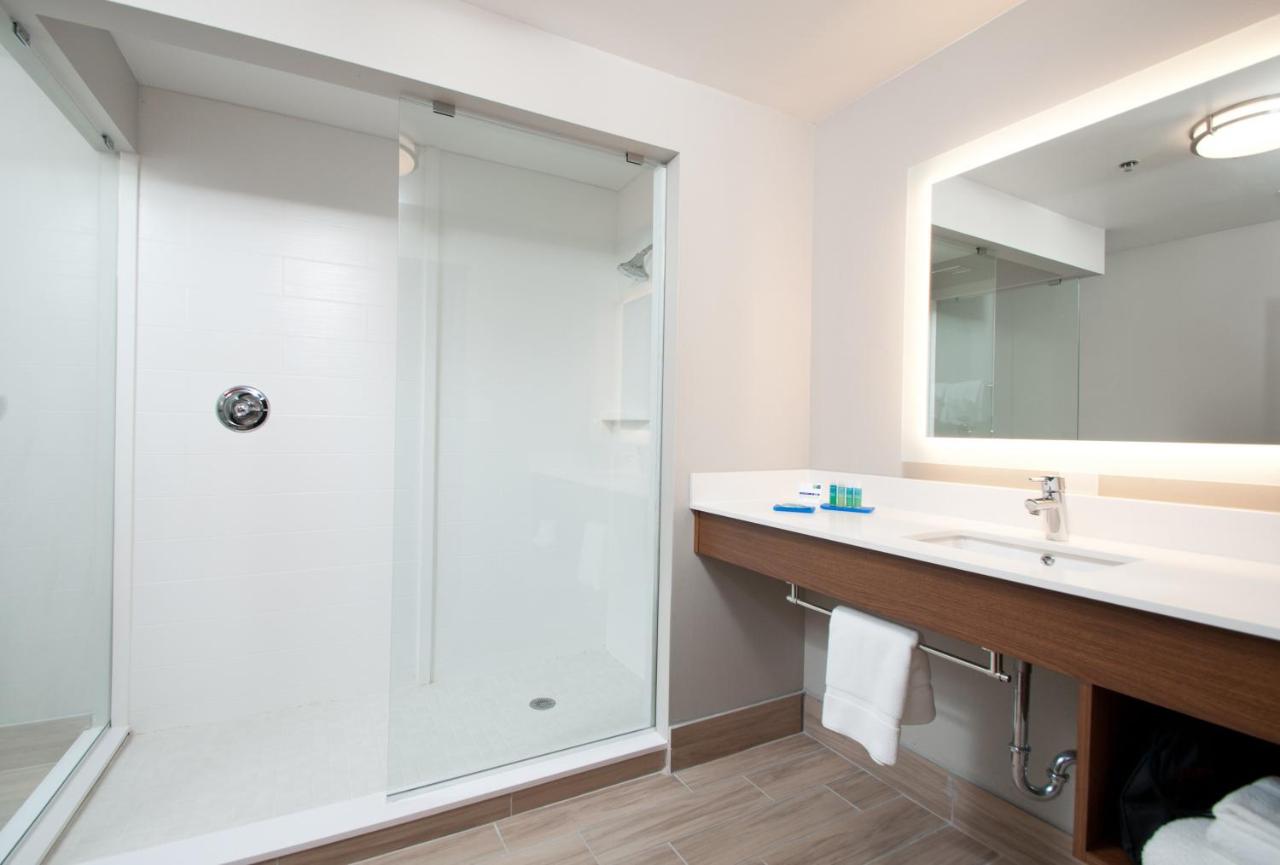 One-Bedroom Suite at Holiday Inn Express Quantico - Stafford by IHG