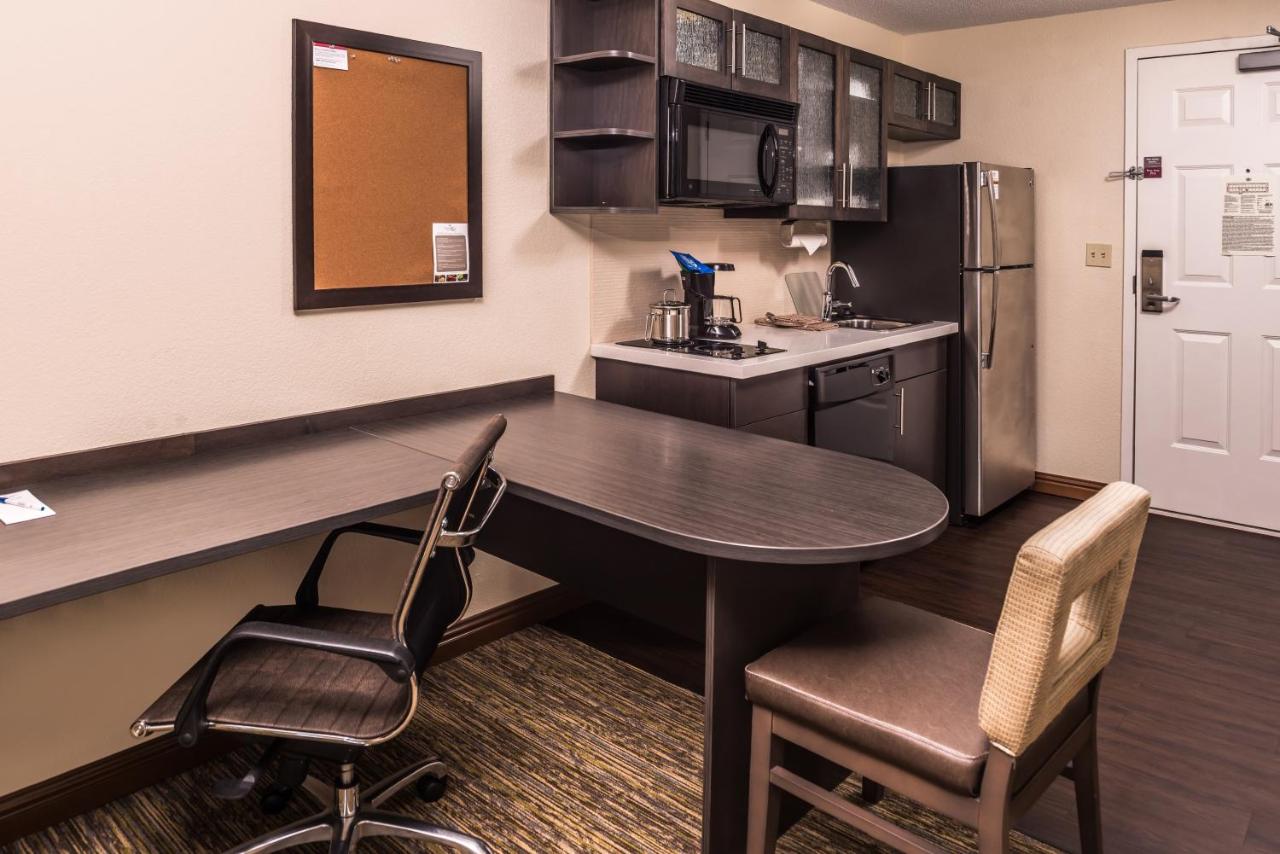 | Candlewood Suites Kansas City, an IHG Hotel