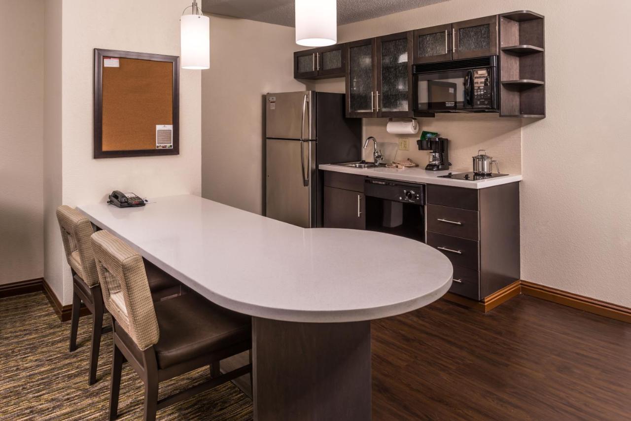 | Candlewood Suites Kansas City, an IHG Hotel