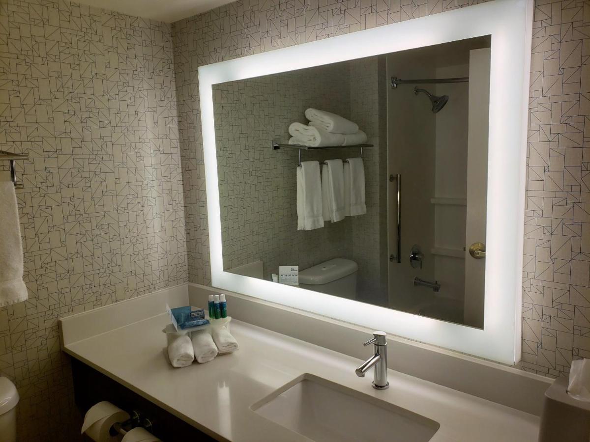 King Room - Disability Access/Non-Smoking at Holiday Inn Express Portland West/Hillsboro by IHG