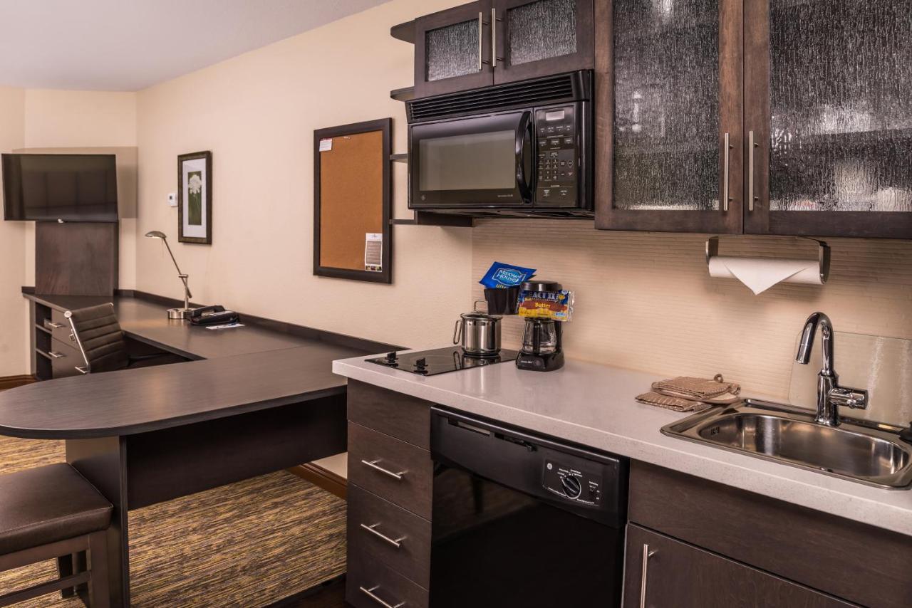 | Candlewood Suites Kansas City, an IHG Hotel