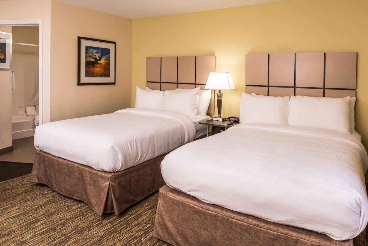 | Candlewood Suites Kansas City, an IHG Hotel