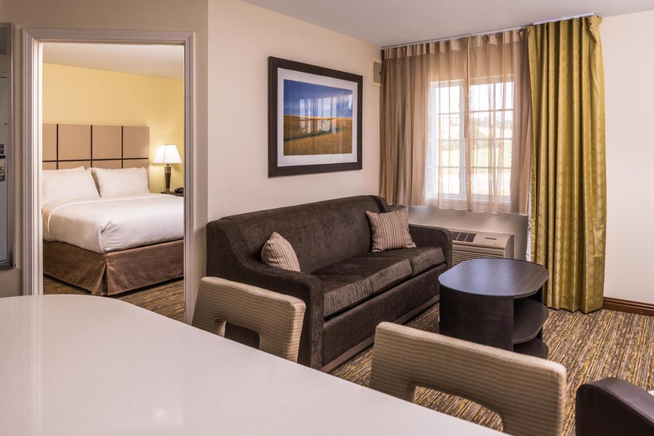 | Candlewood Suites Kansas City, an IHG Hotel