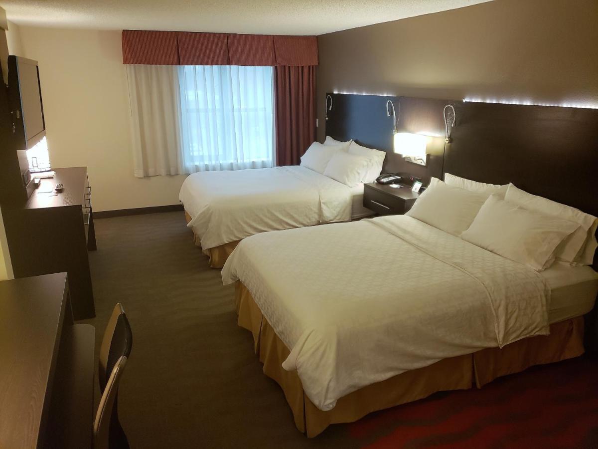 Queen Room with Two Queen Beds - Disability Access/Non-Smoking at Holiday Inn Express Portland West/Hillsboro by IHG